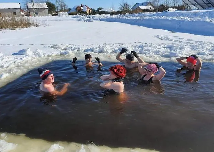 Home, 3 Bedrooms, Fishing Pond, Sauna Wodnica (Pomerania)